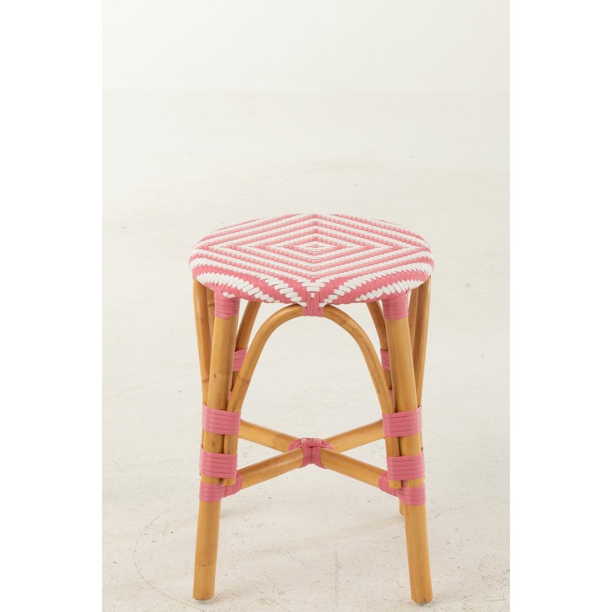 Tabouret en rotin rose de J-Line, vue avant