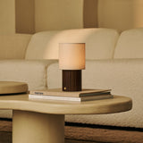 Lampe à poser rechargeable en bois marron foncé