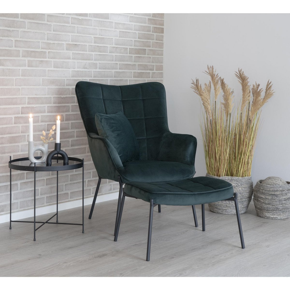 Détail du coussin en velours vert du repose-pieds Glasgow