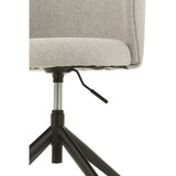 Chaise J-Line Turn/Up/Down avec un décor scandinave