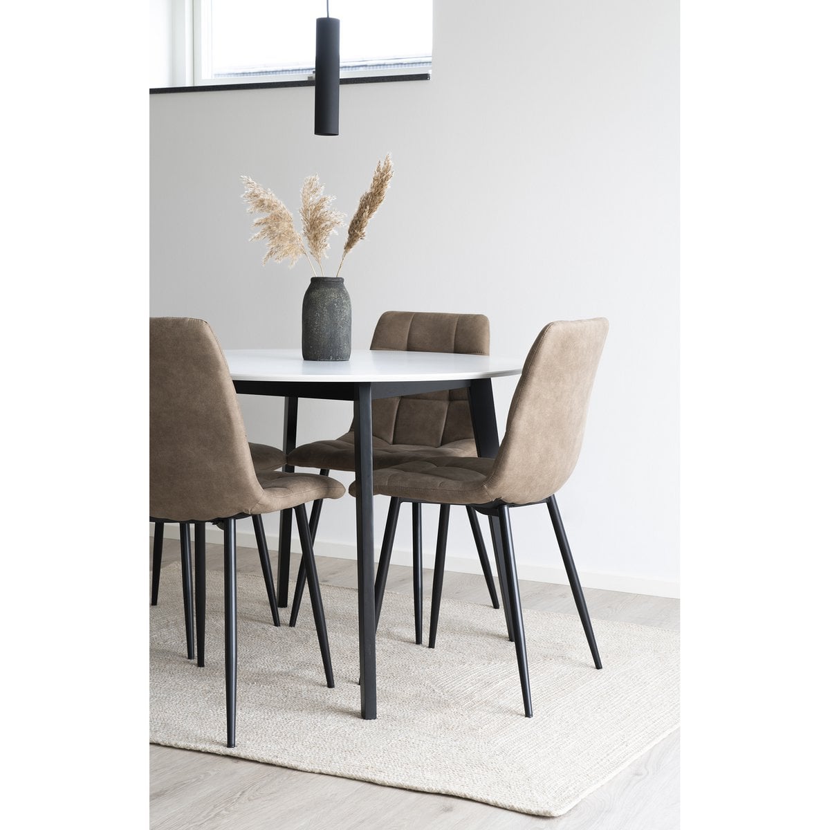 Tapis Menorca Sable en situation dans une chambre