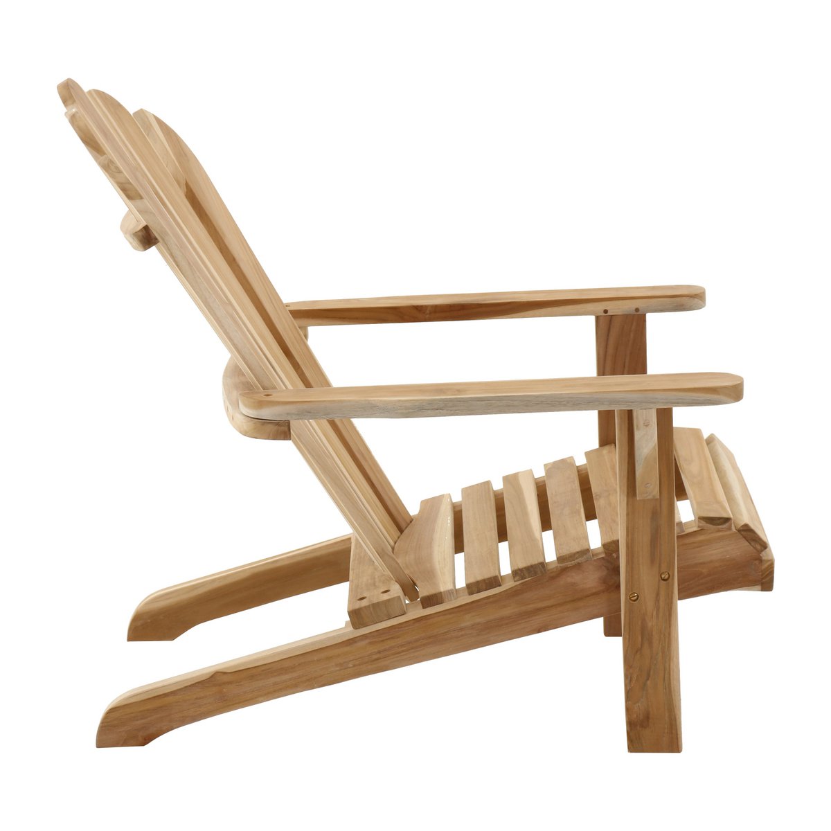 Chaise en teck dans un jardin, ambiance naturelle
