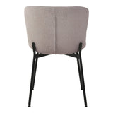 Chaise Maceda en bouclé beige, intégrée dans un décor contemporain
