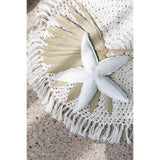Bougie Étoile de Mer J-Line sur une table décorée, ambiance chaleureuse