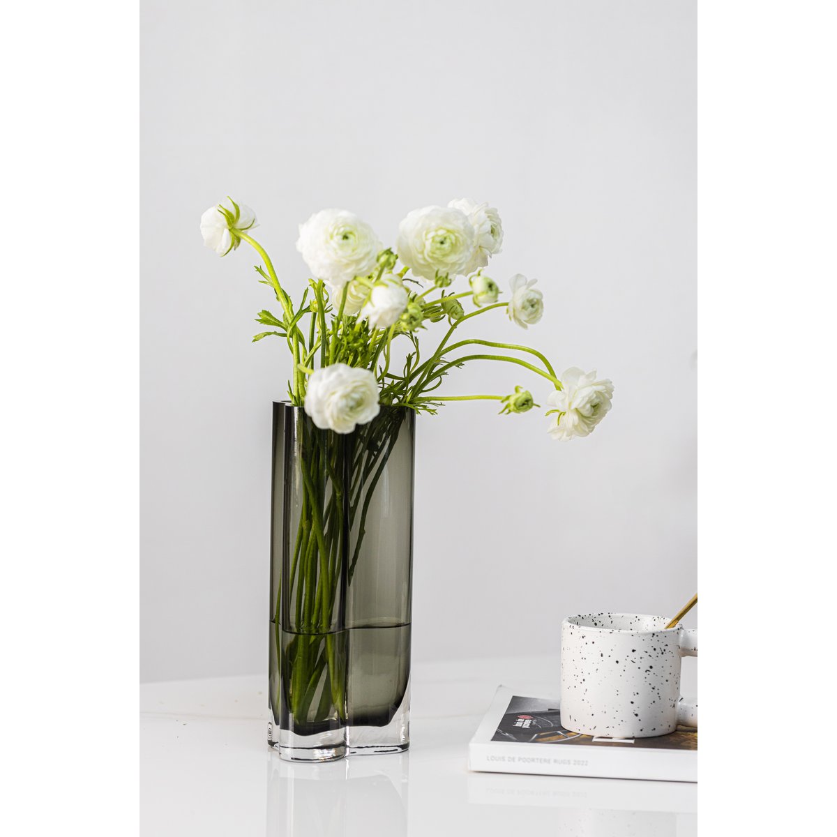 Vase fin au design moderne inspiré de CORAL + Aalto, COR26GR
