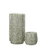 Lanterne J-Line Glitter dans un jardin, ambiance nocturne