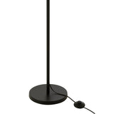 Lampadaire J-Line dans un salon moderne, ambiance cosy