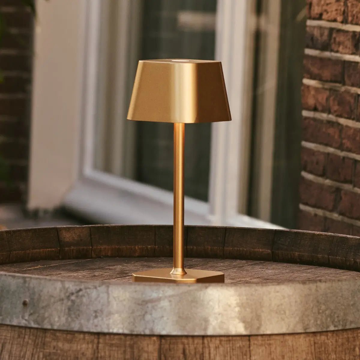 Lampe de table rechargeable Ava dorée