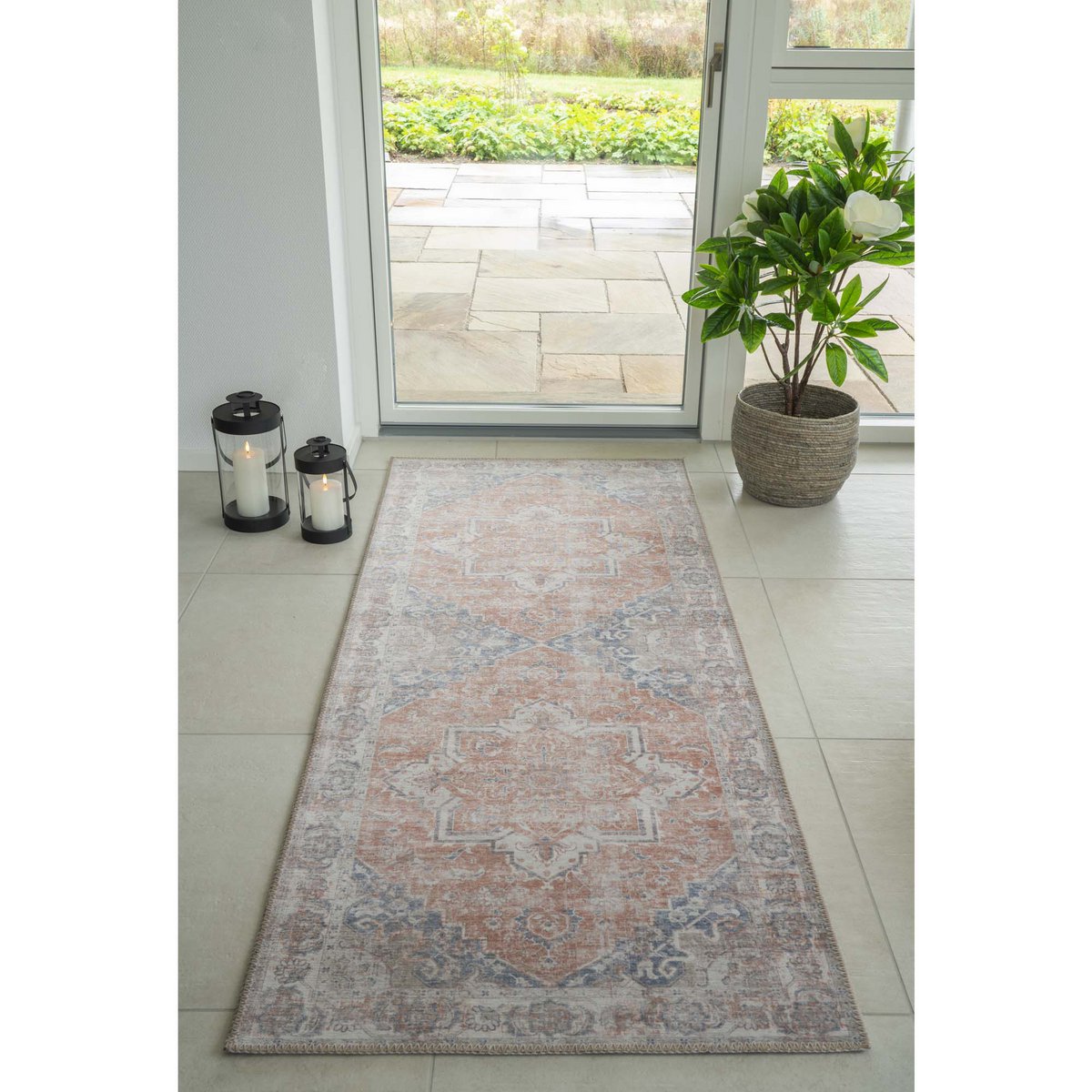 Détail du motif traditionnel du Tapis Havana en polyester chenille