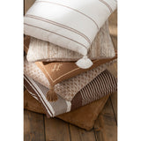 Coussin J-Line en cuir marron - ambiance intérieure