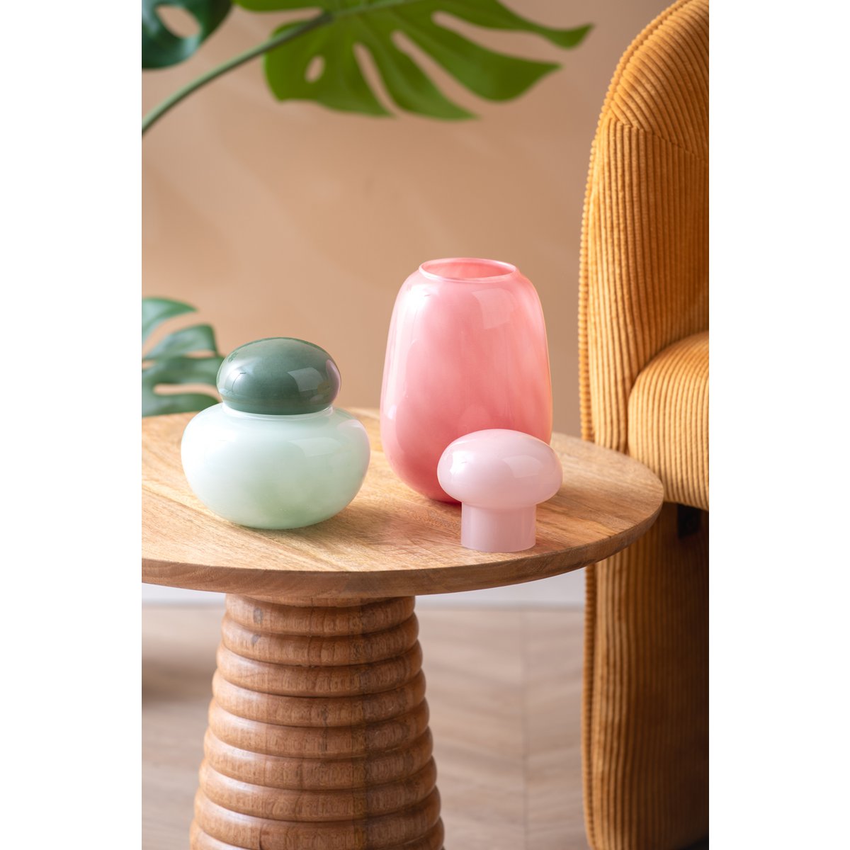 Vase Nouveau Dulce en verre rose, détail du capuchon et texture