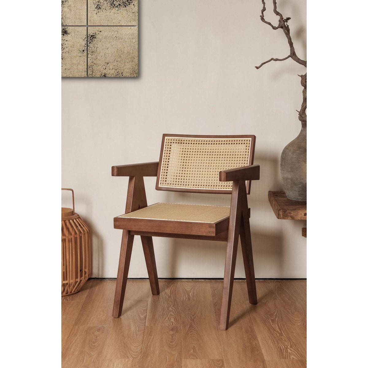 Chaise Jeanny dans un intérieur moderne