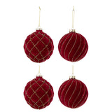 Boule de Noël J-Line sur un sapin décoré, ambiance chaleureuse