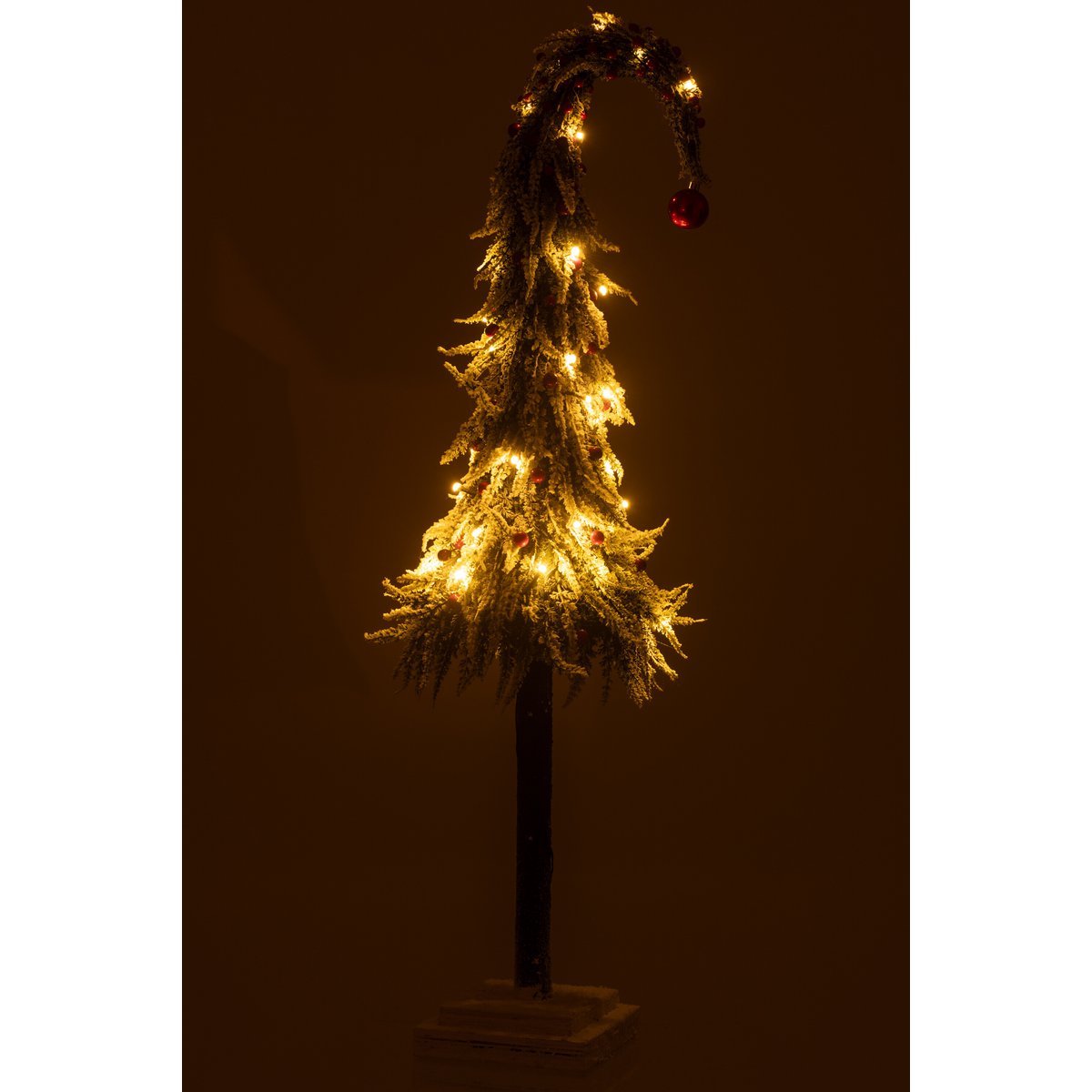 Chapeau de Sapin J-Line posé sur un arbre décoré, ambiance festive