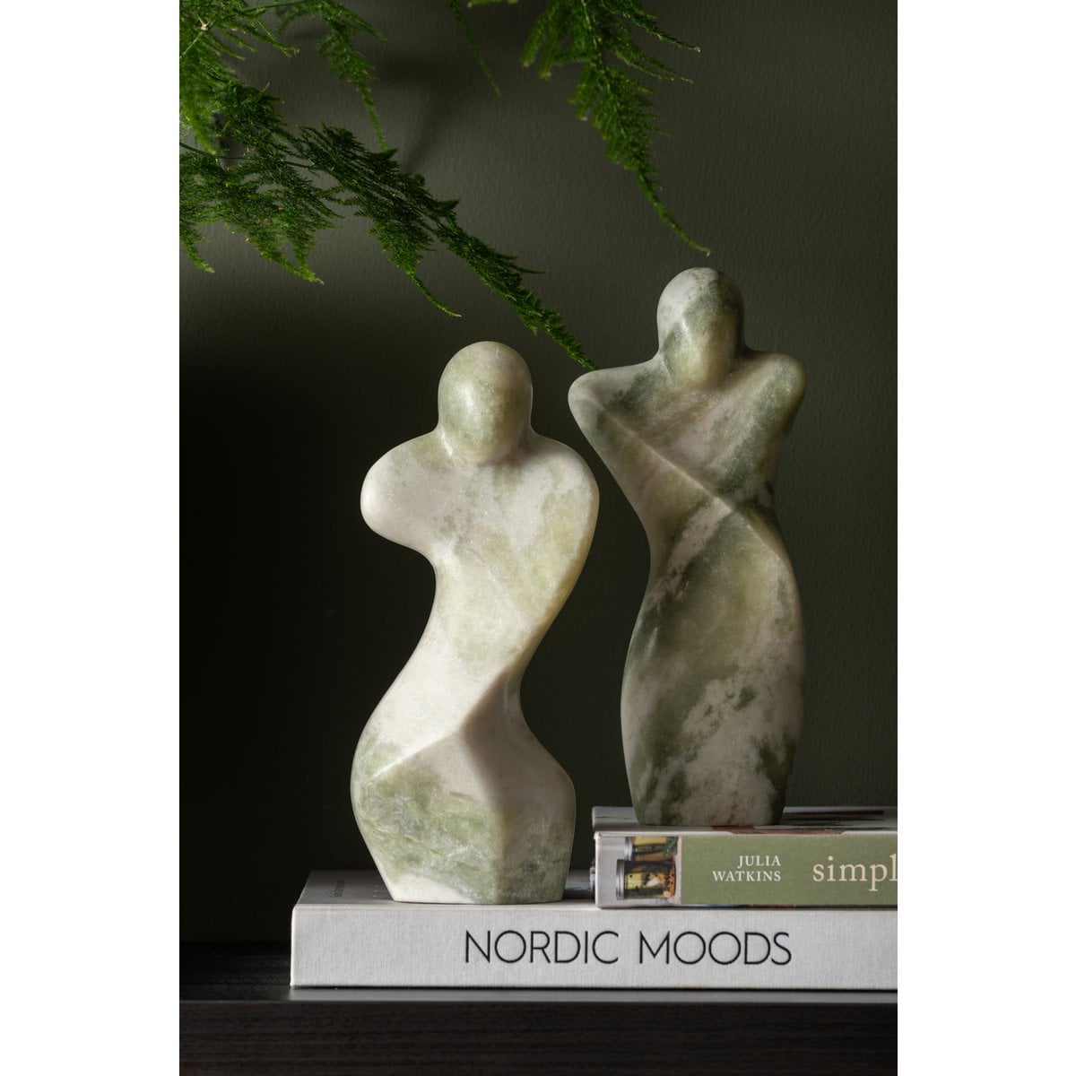 Statue Mâle Abstrait en situation dans un salon moderne