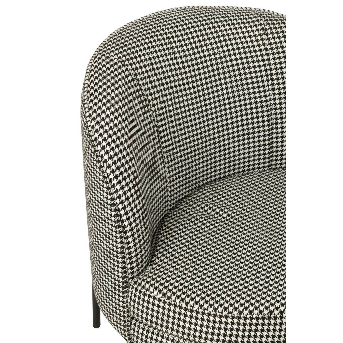 Chaise J-Line Pied-De-Poule à côté d'une table en bois