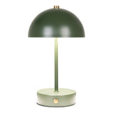 Vue latérale de la lampe LED Holt, couleur verte, sur une table