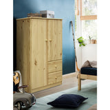 Finition vernie de l'armoire en bois