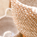 Panier à linge panier de rangement rond GUNUNG en fibre de bananier avec motif macramé en coton