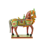 Vue latérale du cheval décoratif J-Line, ambiance élégante