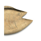 Détail du plateau Dori, finition dorée et texture unique