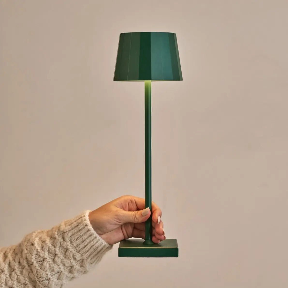 Vue latérale de la lampe rechargeable William