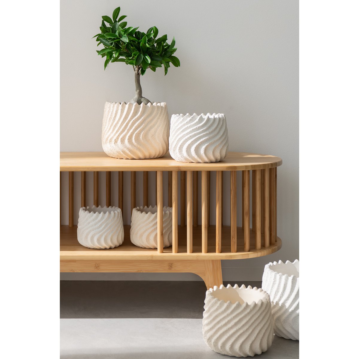 Meuble TV J-Line Live en bambou naturel, ouvert avec rangement