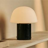 Maes Noir – Lampe de table rechargeable en marbre Nero Marquina