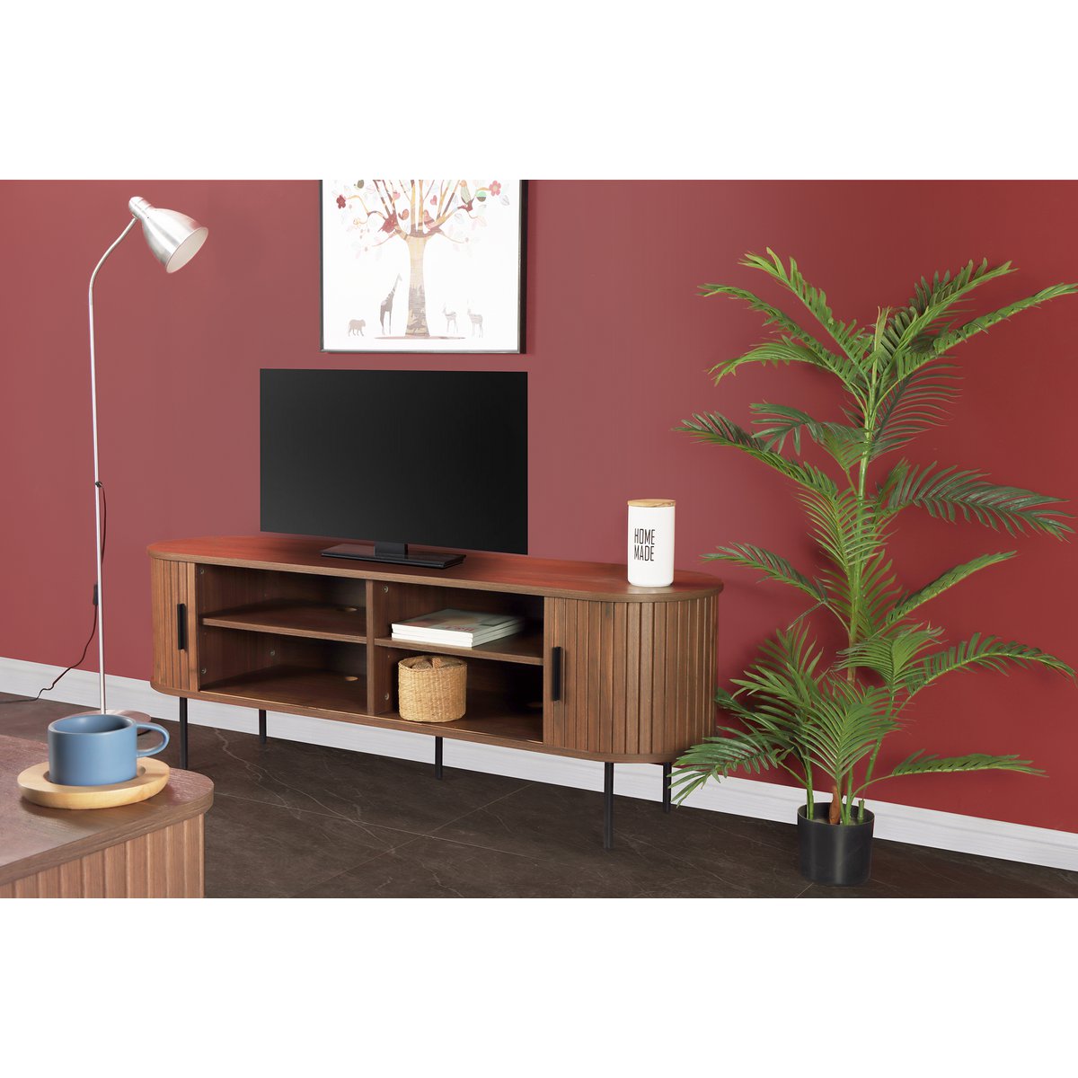 Design scandinave du lowboard en noyer