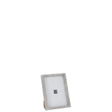 Cadre photo J-Line en bois gris clair - mise en scène dans un intérieur scandinave