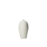 Vase Creta J-Line sur une table moderne, décoré avec des fleurs