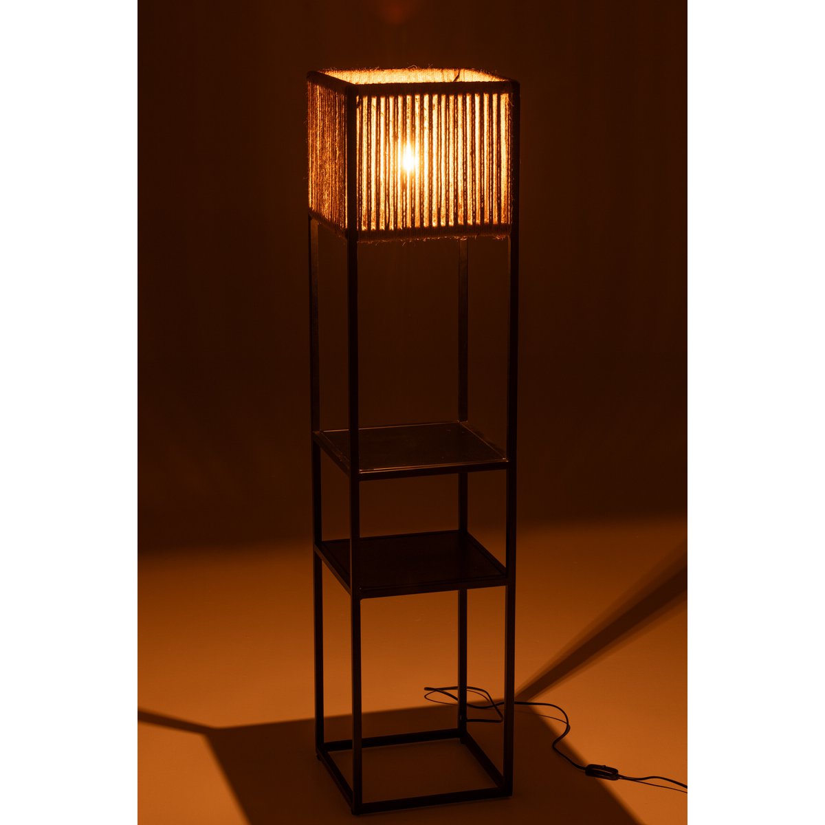Lampe Carrée J-Line sur un meuble moderne