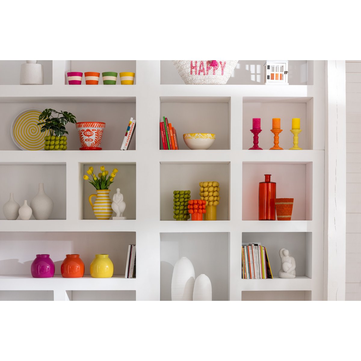 Détail du vase en verre orange J-Line, élégant et moderne