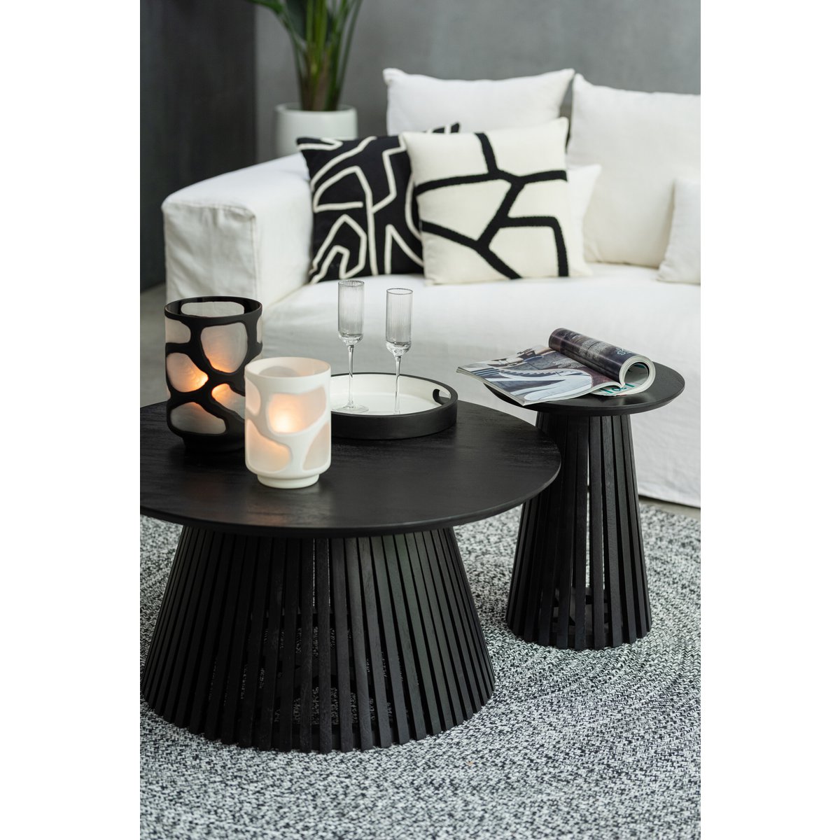 Table J-Line Vincent dans un salon moderne