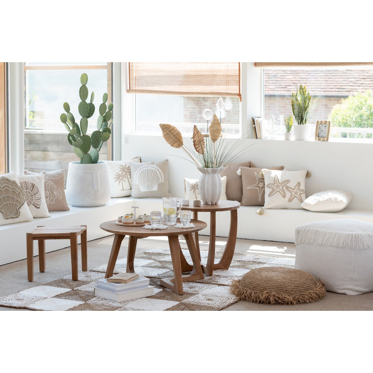 Tapis J-line Squares dans un salon scandinave, ajoutant une touche de confort