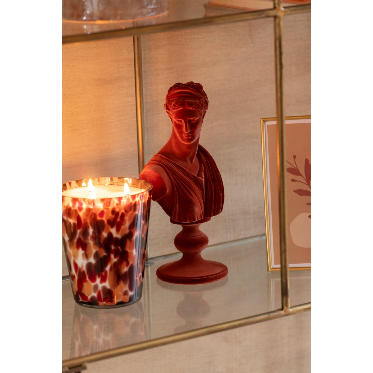 Détail de la bougie parfumée J-Line, mettant en avant sa texture et son design.