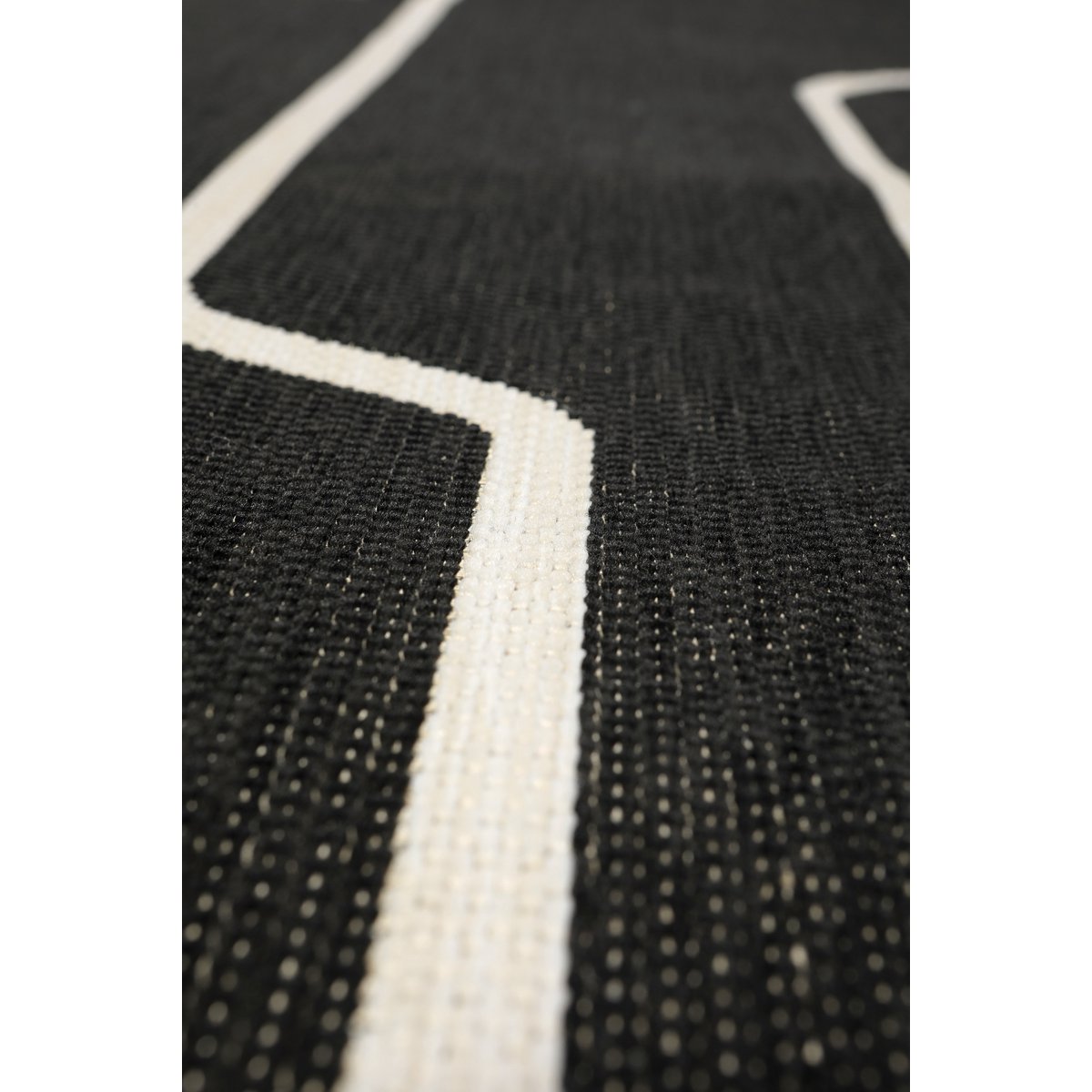 Tapis Damon outdoor en situation sur une terrasse élégante