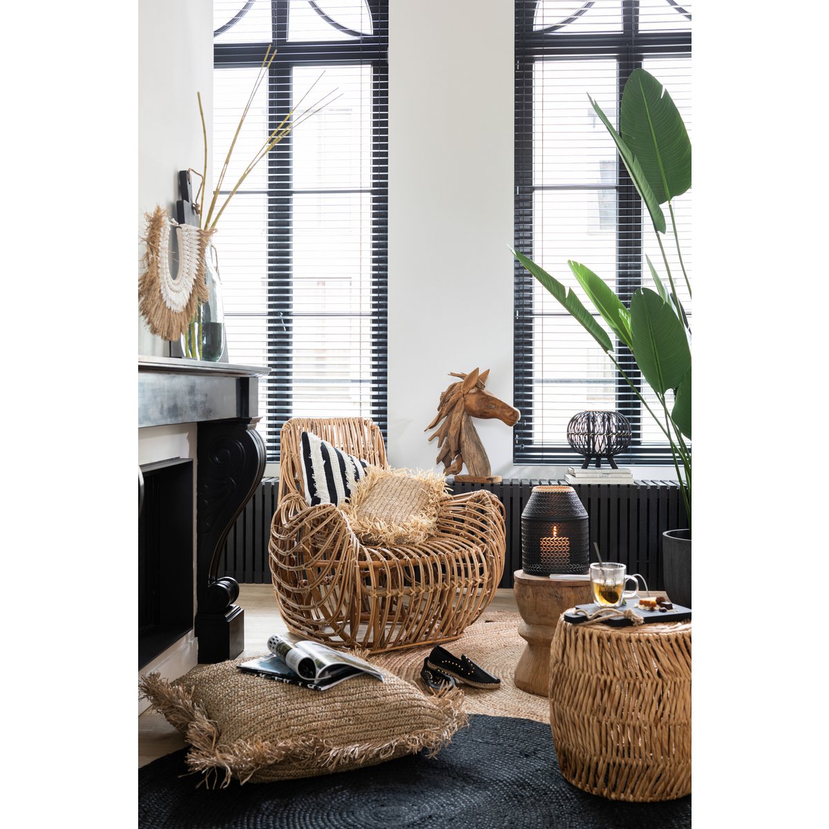 Zoom sur la structure en rotin du fauteuil Ana