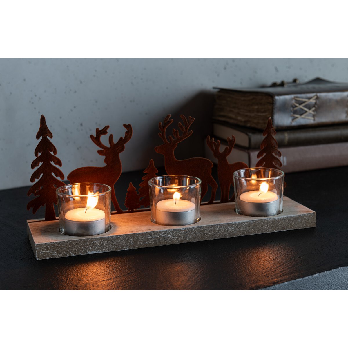 Photophore J-Line sur une table, décoration élégante