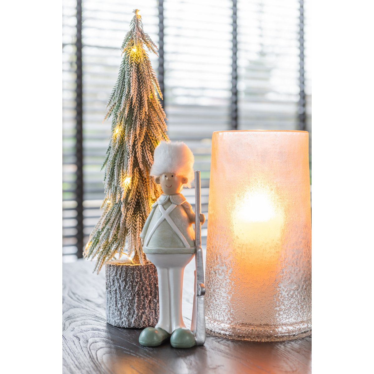 Sapin de Noël A+Led J-Line dans un salon décoré