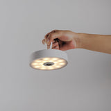 Lampe de table de batterie LED magnétiquement "ella" pour l'extérieur et à l'intérieur, en métal et en plastique en blanc, 35 cm de haut