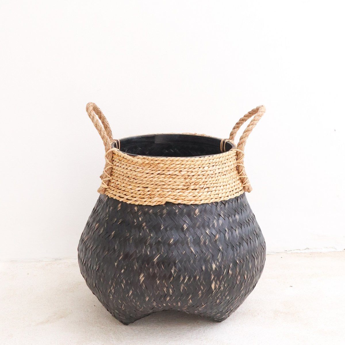 Panier à plantes noir BENOA - vue de face avec poignées en jute