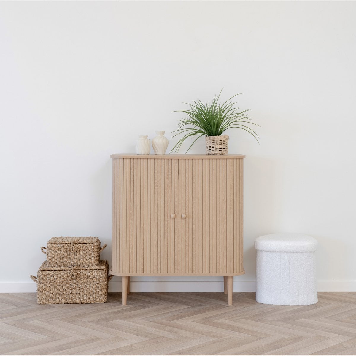 Zoom sur les finitions du buffet Nikko, style scandinave