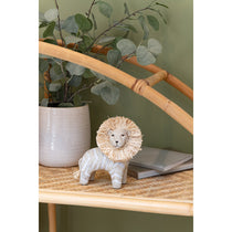 Figurine lion J-Line en polyresin et raphia vue de face