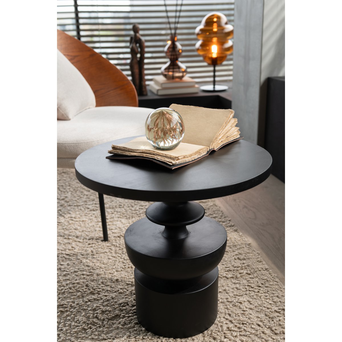 Table d'appoint Goa dans un salon moderne