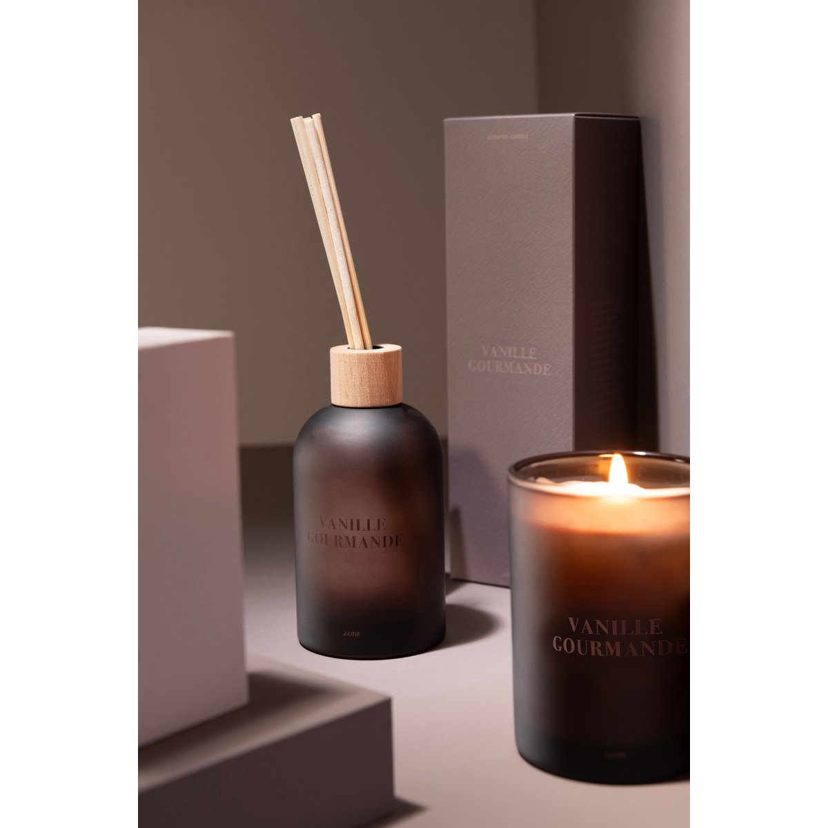 Vue latérale du diffuseur Vanille Gourmande J-Line