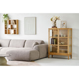 Ena Relief beige accroché dans une chambre