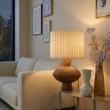 Détail de la lampe Frey Marron, mettant en avant les matériaux et le design