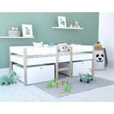 Ambiance de chambre d'enfant avec lit mezzanine scandinave