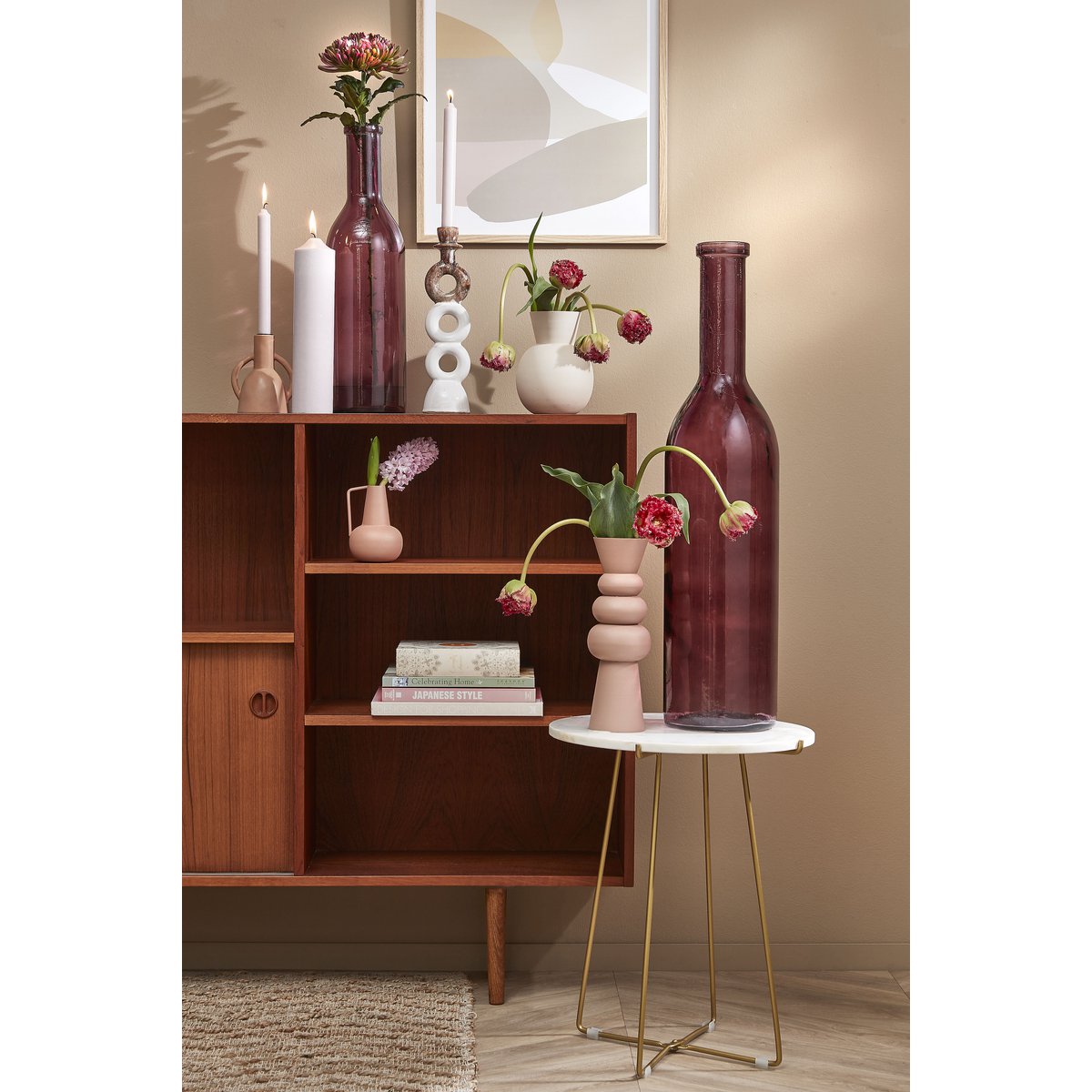 Vue de la bouteille décorative Rioja dans un intérieur chic